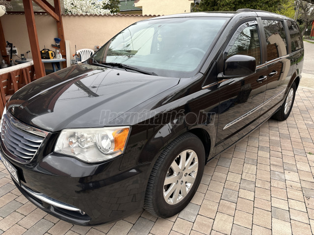 CHRYSLER TOWN & COUNTRY SUV