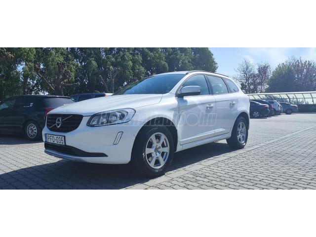 VOLVO XC60 2.4 D [D4] Kinetic Geartronic