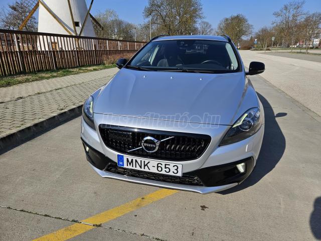 VOLVO V40 Cross Country 2.0 T4 AWD Summum Geartronic 5 henger!