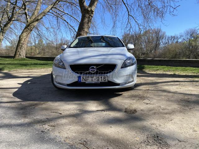 VOLVO V40 1.5 [T3] Momentum Geartronic T3