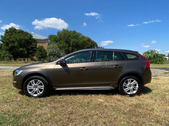 VOLVO V60 Cross Country 2.4 D [D4] AWD Momentum Geartronic