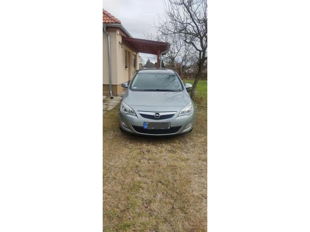 OPEL ASTRA J 1.4 T Active
