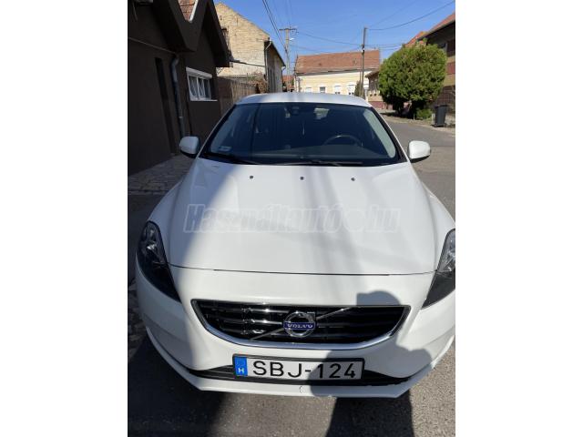 VOLVO V40 2.0 D [D2] Kinetic Geartronic