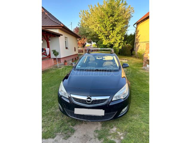 OPEL ASTRA J 1.4 Cosmo