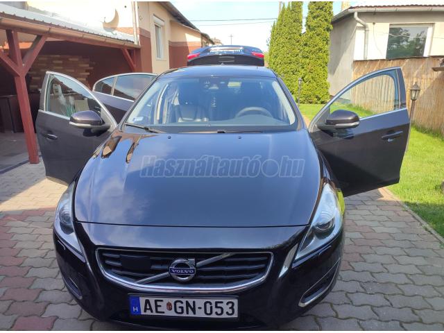 VOLVO S60 2.4 D [D5] Kinetic Geartronic