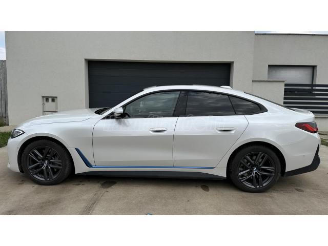 BMW I4 eDrive40 head up display. vonóhorog.üvegtető. motortér tároló