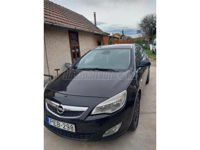 OPEL ASTRA J 1.4 Cosmo