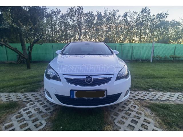 OPEL ASTRA J 1.4 T Selection